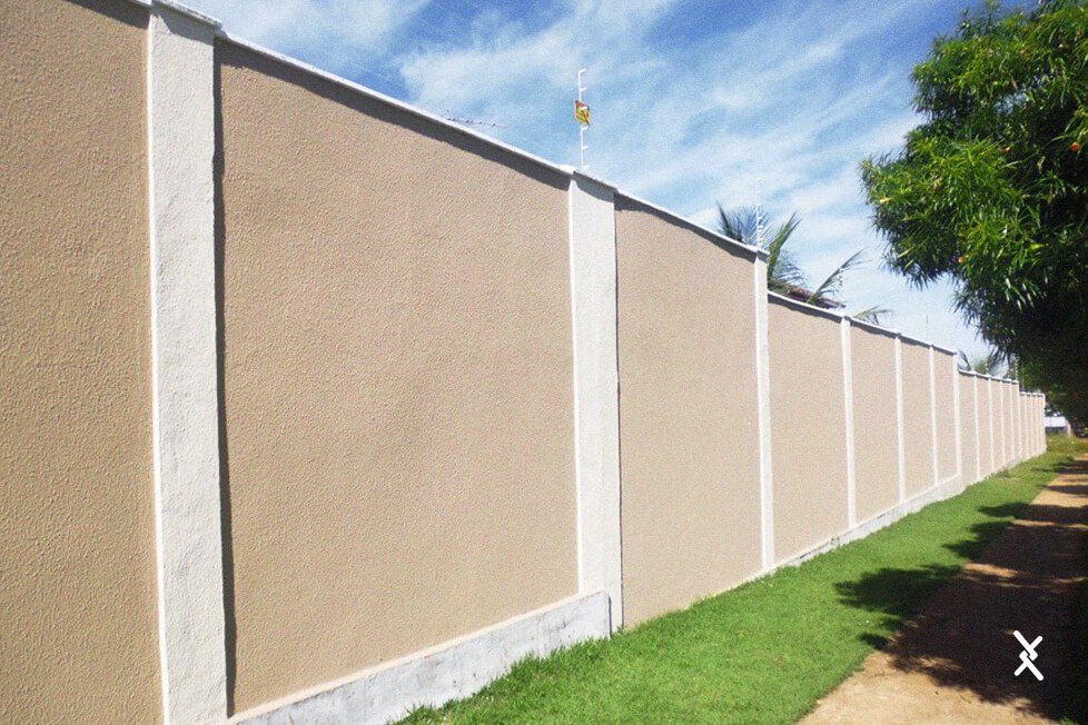 Imagem de um cercamento de residência com muro