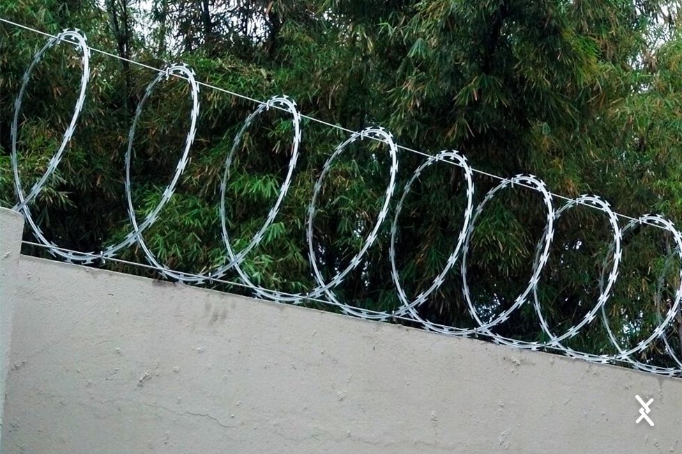Concertina instalada em muro