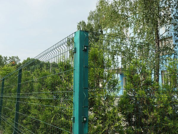 Leia mais sobre o artigo Cercas de Tela Soldada: Uma Solução Estilosa para o Seu Jardim